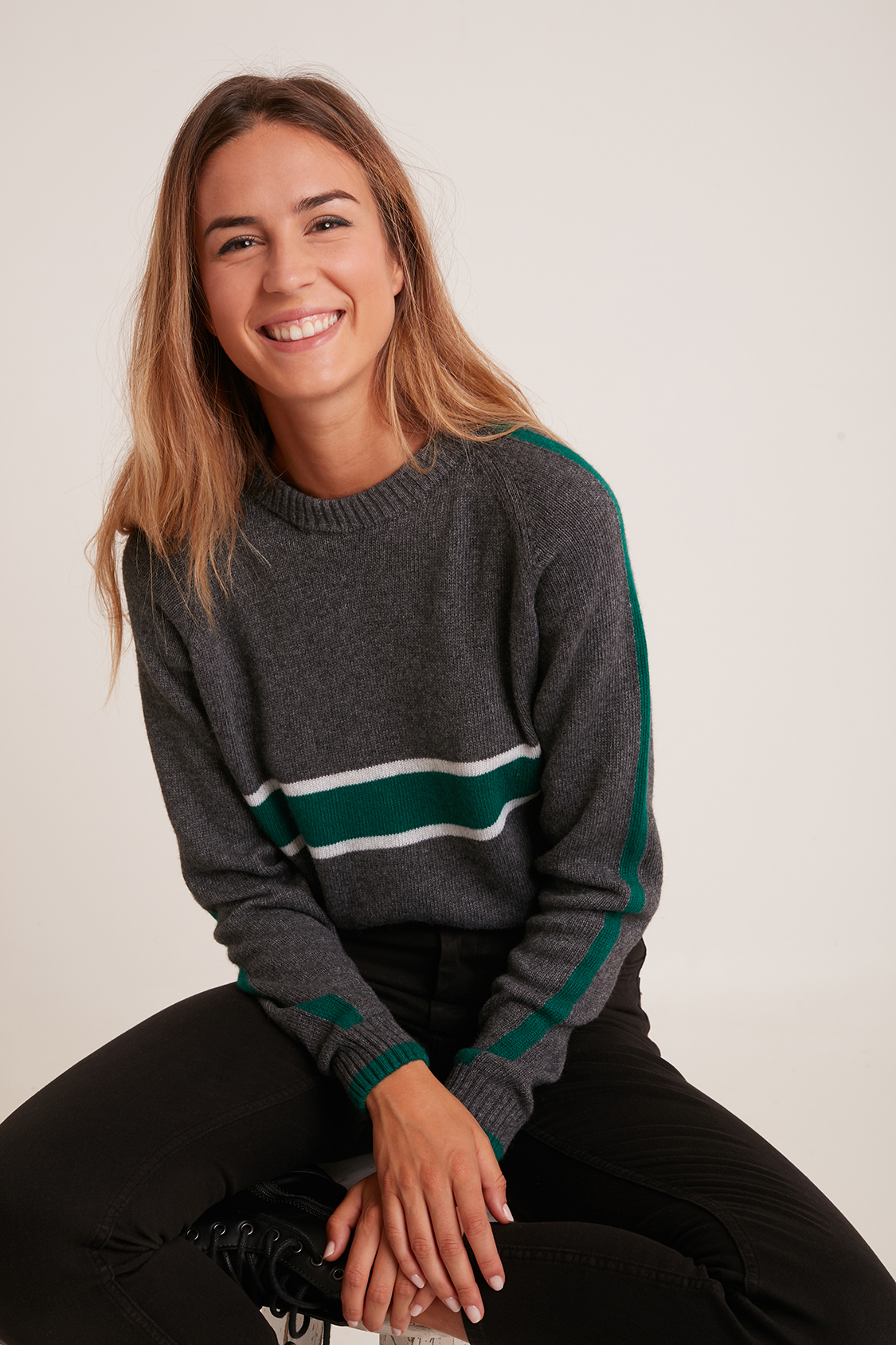 Sporty sweater with stripes
