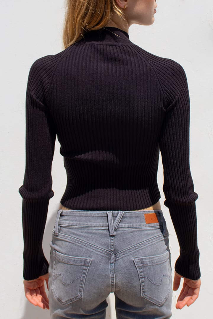 Cut- out turtleneck sweater