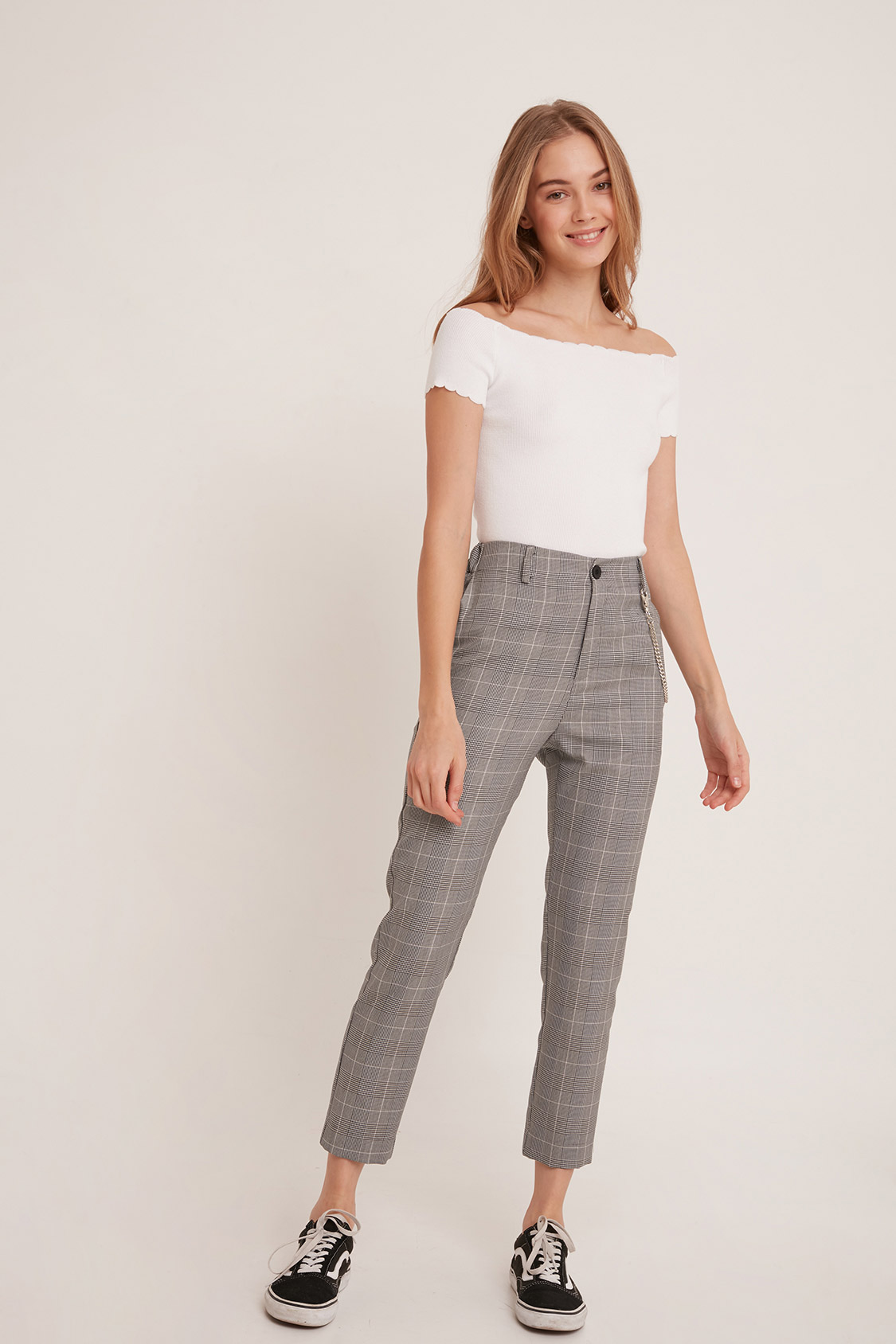 Checkered pants with chain