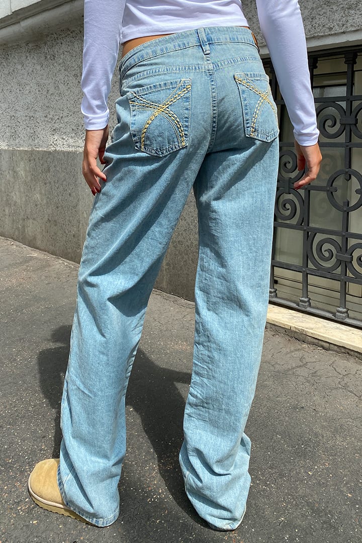 Jeans low waist con bordado