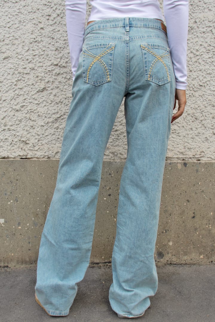Low waist jeans with embroidery