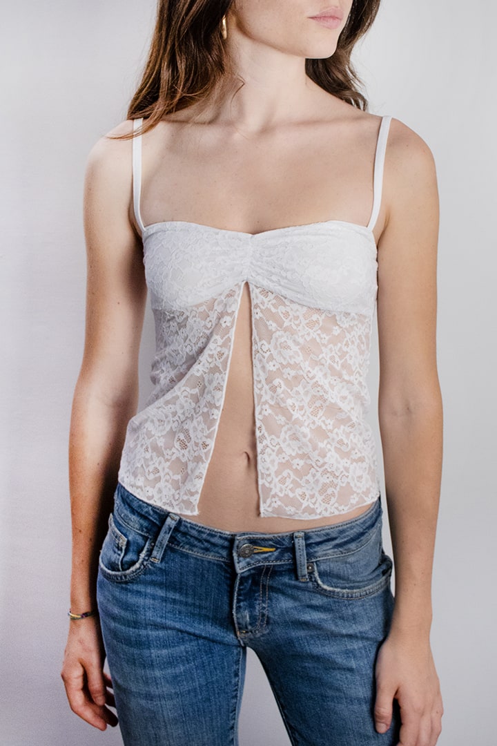 Ruffled top with opening